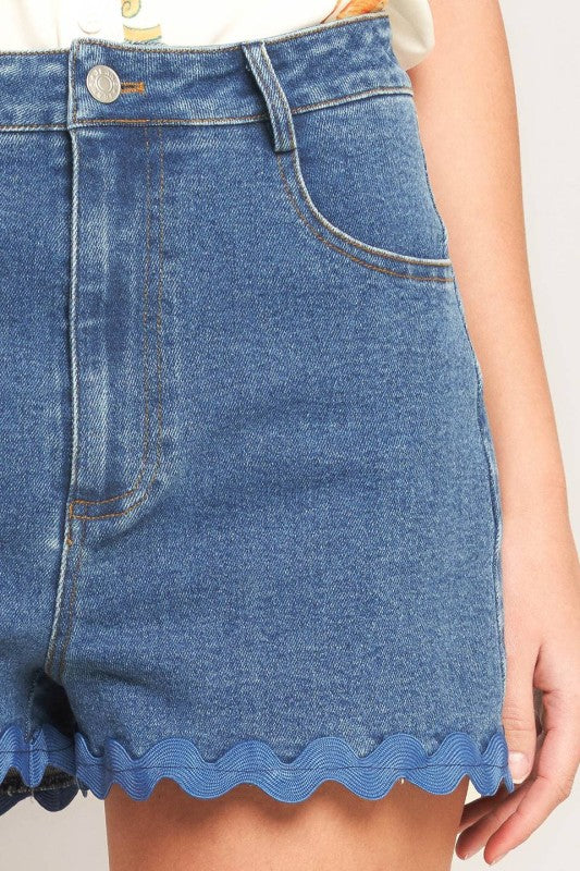 Chic Scalloped Edge High-Waisted Shorts