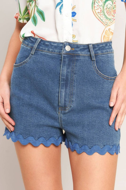 Chic Scalloped Edge High-Waisted Shorts